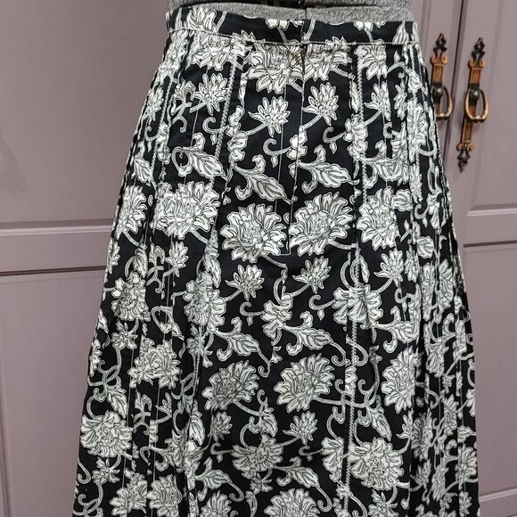 Black and White Floral Skirt, Liz Claiborne, Size Medium - Picture 1 of 5